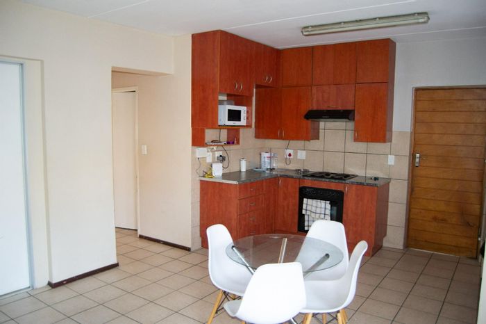 For Sale: 2-Bedroom Apartment in Ferndale with Secure Complex and Convenient Access.