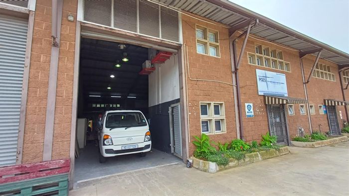 House in Umbogintwini For Sale: Close to amenities, secure location, versatile workspace.