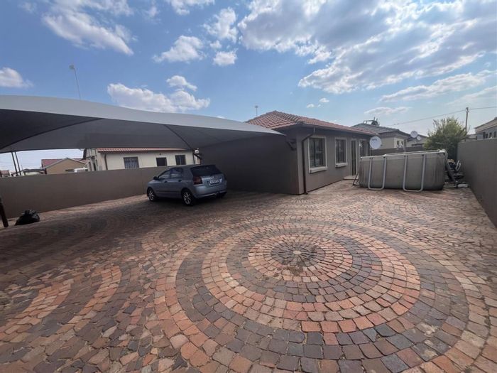 House for Sale in Golden Gardens: 3 beds, 2 baths, garden, dual garages.