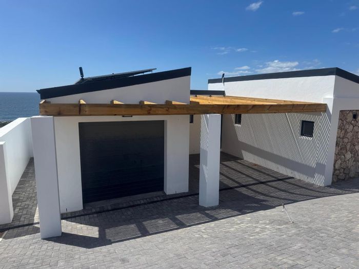 House for Sale in St Helena Views: 3 beds, eco-friendly features, secure estate.