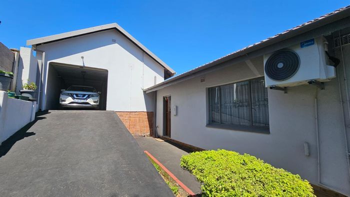 Allandale House For Sale: Low-maintenance yard, double garage, walk to mosque amenities.