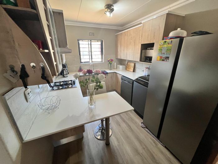 3-Bedroom Apartment for Sale in Kameeldrift East with 24-hour security and balcony.