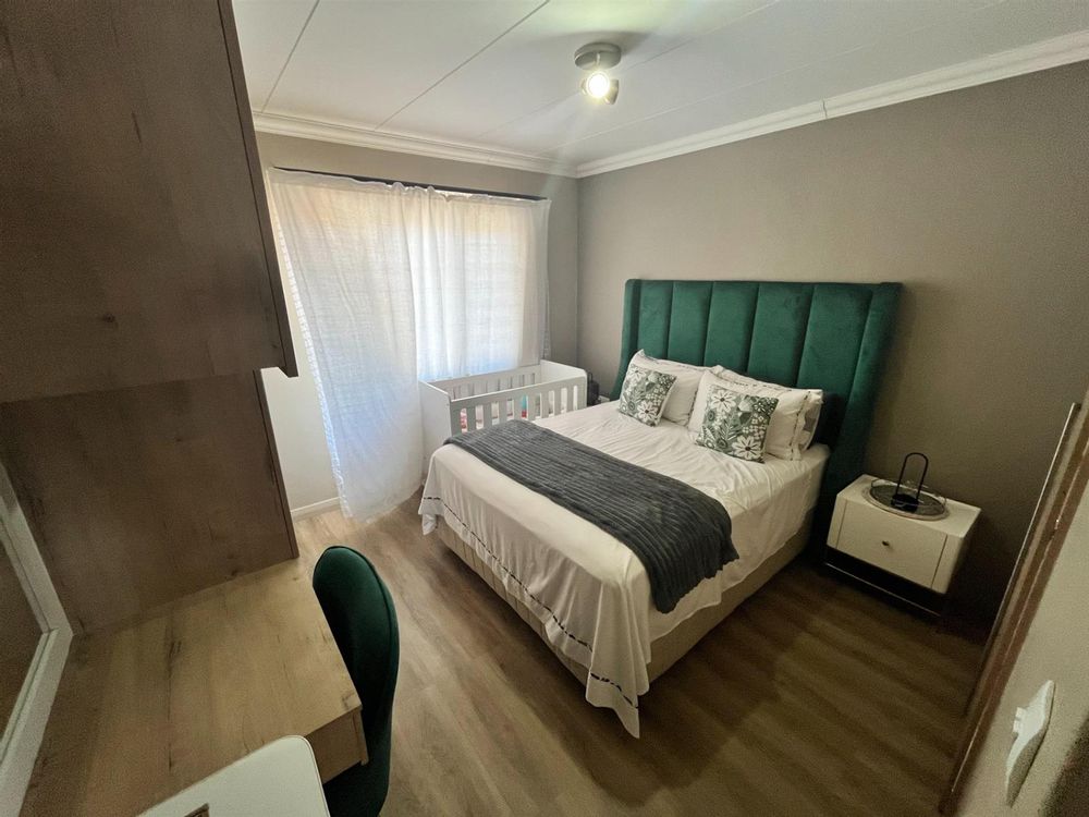 Main Bedroom (en-suite)