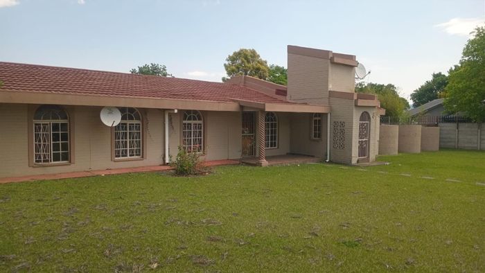 Newcastle Central House For Sale: 10 residential units, prime location, investment opportunity.