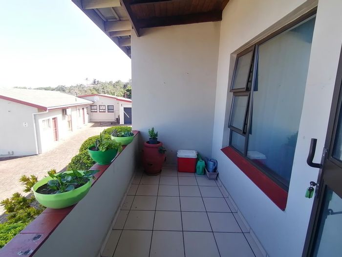 Townhouse For Sale in Shelly Beach: 2 beds, sea views, close to amenities.