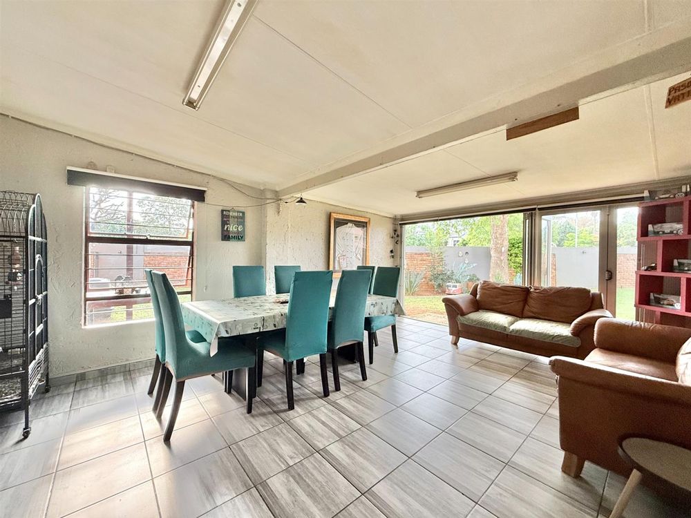 Braai room next to lounge