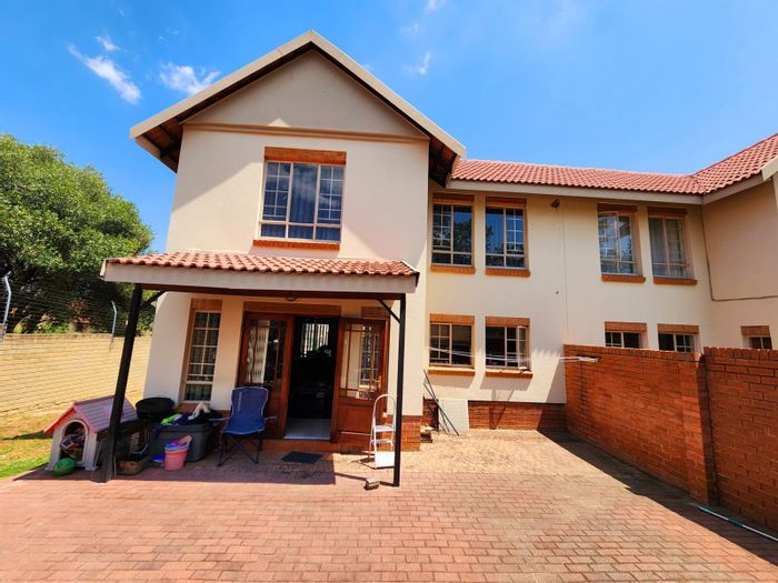 For Sale: House in Brooklands Lifestyle Estate with 3 beds, garden, and security.