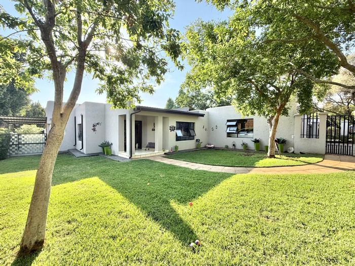 For Sale: Rietvallei Park House with 4 bedrooms, splash pool, and double garage.