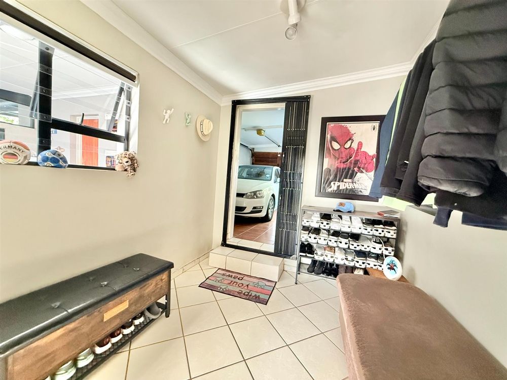 Direct door to garage