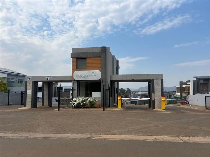 For Sale: House in Melodie with 4 bedrooms, pool, double garage, and solar panels.