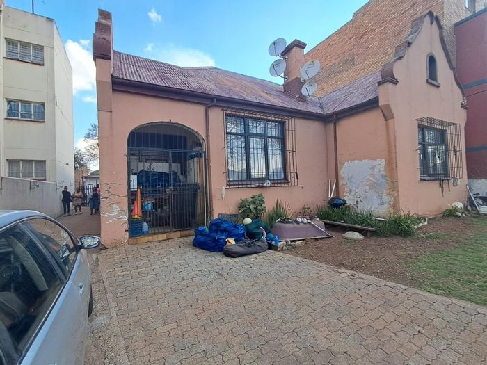 12-Bedroom House for Sale in Yeoville, ideal for investment and rental income.