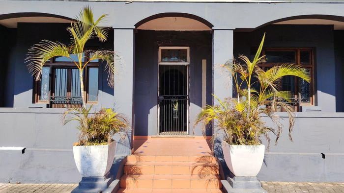 Essenwood Commercial Property To Rent: 250m², five offices, workshop, secure environment.