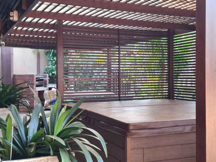 Cottage for Sale in Mtunzini Central: 24-hour security, pet-friendly, solar backup.