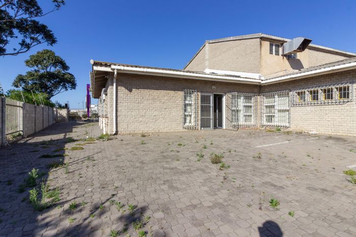 Commercial Office To Rent in Perseverance Industrial with Private Parking and Roadside Visibility.