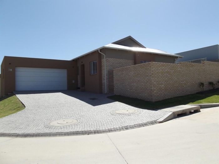 For Sale: House in Mooikloof Country Estate with 24/7 security, pet-friendly amenities.