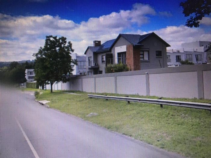 Bryanston House For Sale: 3 en-suite bedrooms, gourmet kitchen, covered patio, double garage.