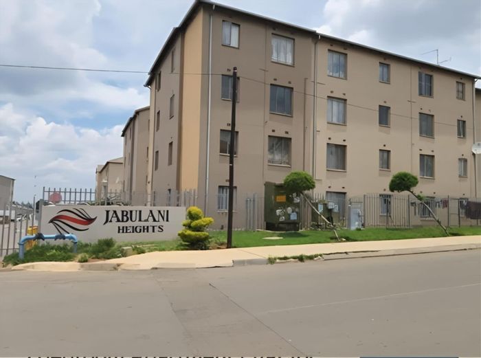 2-Bedroom Apartment For Sale in Jabulani, close to amenities and transport.