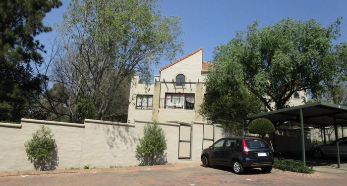 Paulshof Apartment For Sale: 1 Bed, Loft, Balcony, Secure Complex, Pet-Friendly.