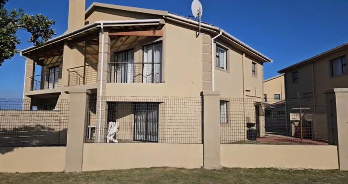 Townhouse for Sale in Mossel Bay Ext 15: 3 Bedrooms, Ocean Views, Pet-Friendly Garden.