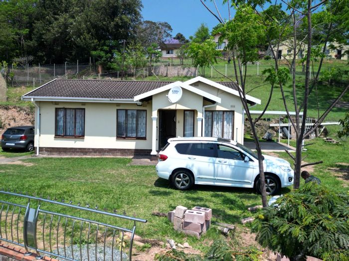 New Germany House For Sale: 3 Bedrooms, secure parking, tiled floors, spacious kitchen.