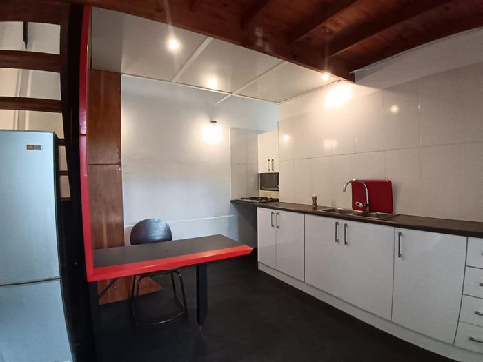 Loft apartment in Musgrave to rent, includes fiber, pet-friendly, no parking.