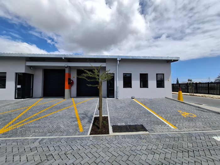 New industrial units to rent in Montague Gardens with 24-hour security and parking.
