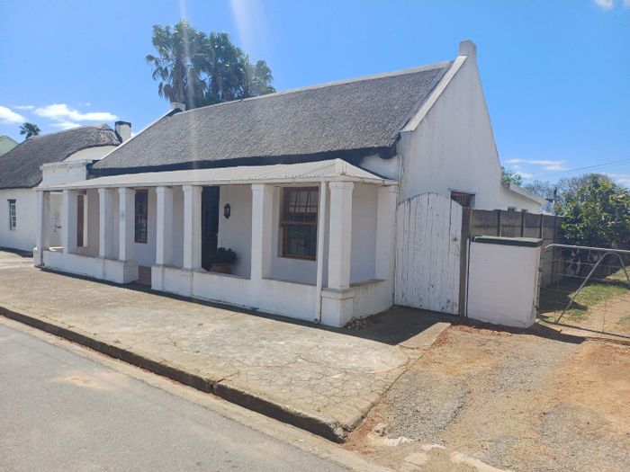 Heritage house in Riversdale Central for sale, features garden, garage, and study.