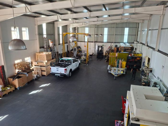 House To Rent in Newton Park: Spacious layout, offices, parking, and utilities included.