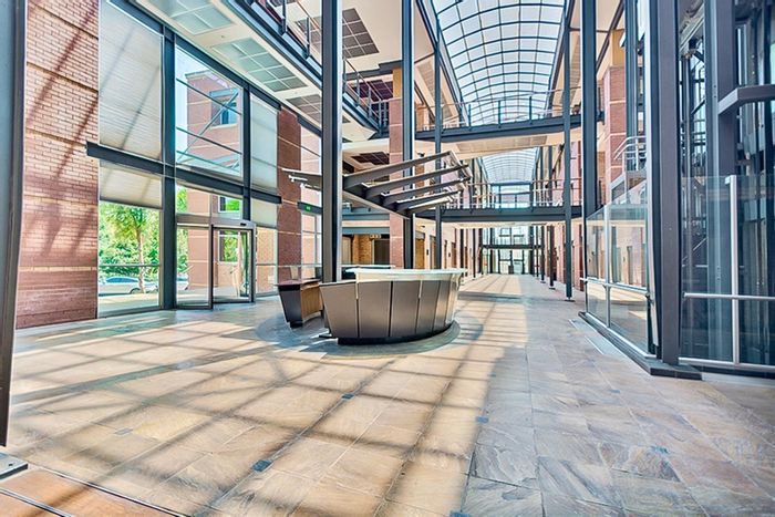 Illovo Commercial Office To Rent: 10,701 m², auditorium, security, ample parking.