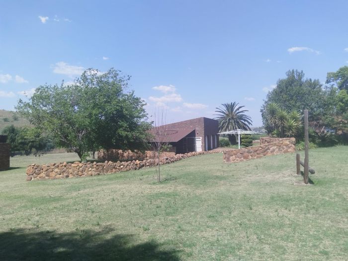 Farm for Sale in Hoeveld Park: 2 Hectares, Borehole, Garages, Flatlet.