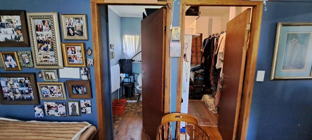 En-suite bathroom and walkin closet