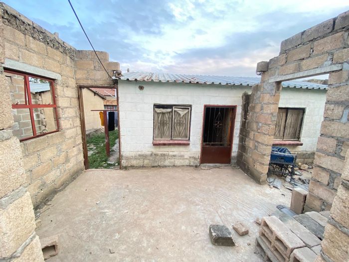 House for Sale in Tekwane: 1 Bedroom, garage, and renovation potential.