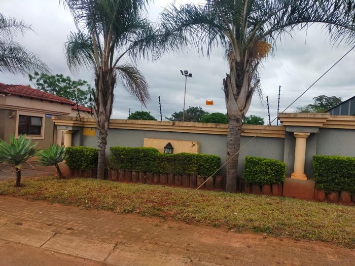 For Sale: Office Park in Thohoyandou, 3500 sqm, near CBD, ample parking.