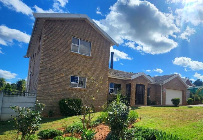 Tafelzicht House For Sale: 3 Bedrooms, outdoor braai, rental income potential.