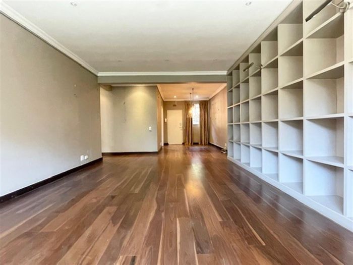 Atholl Apartment To Rent: 1 bed, secure complex, close to Sandton CBD amenities.