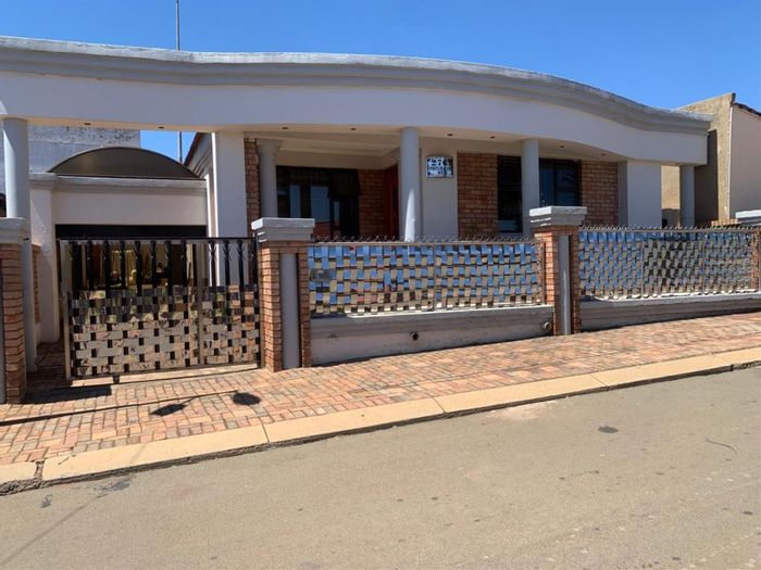 For Sale: 3-Bedroom House in Protea North, Solar-Powered, Ample Parking, Secure Living.