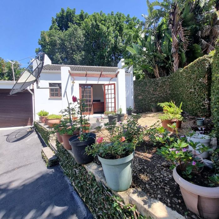 Cottage To Rent in Vincent: 1 bedroom, furnished, secure parking, close to amenities.