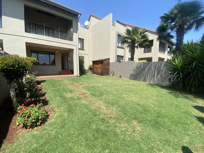 For Sale: Townhouse in Bedfordview Central with pool, clubhouse, and 24-hour security.