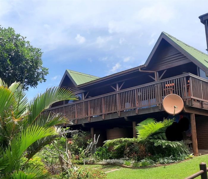 Palm Beach Townhouse For Sale: Ocean views, pet-friendly, secure estate, spacious deck.