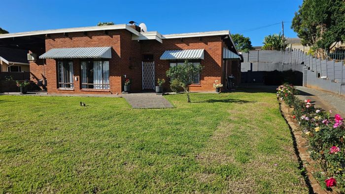 Hayfields House For Sale: 3 beds, flatlet, pool, spacious garden, excellent security.