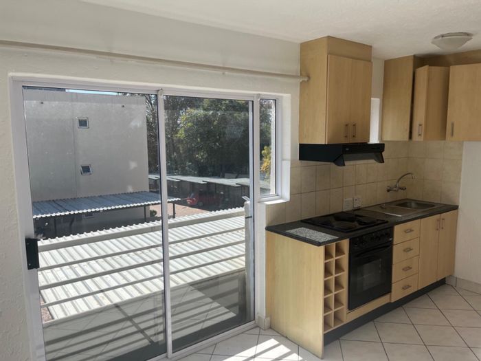 To Rent: 1-Bedroom Apartment in Sandown, pet-friendly, secure with fiber connectivity.