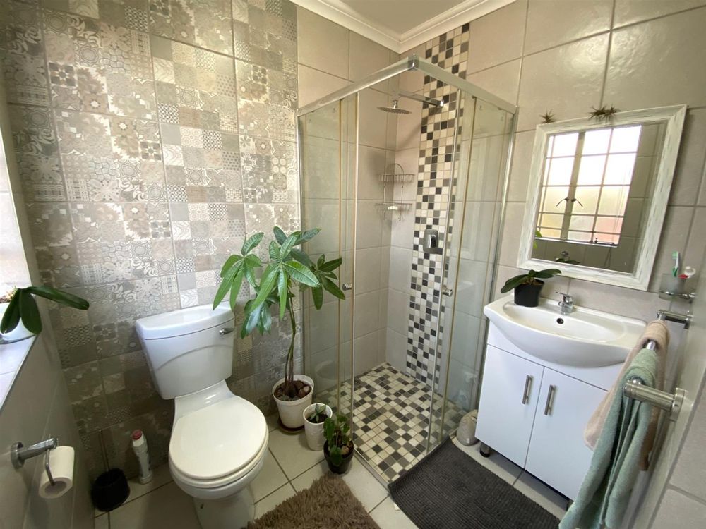 En-suite bathroom