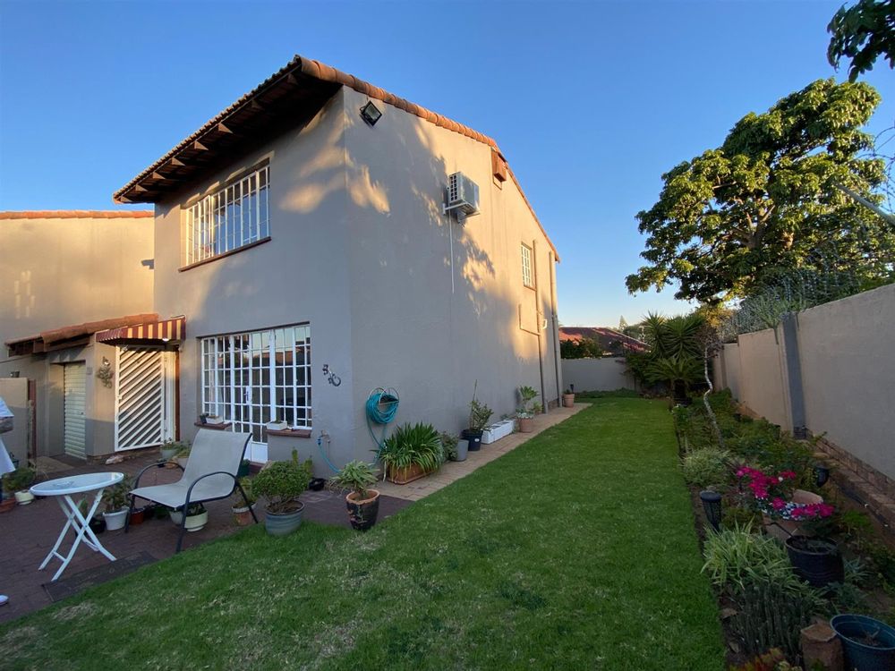 wide garden on the side