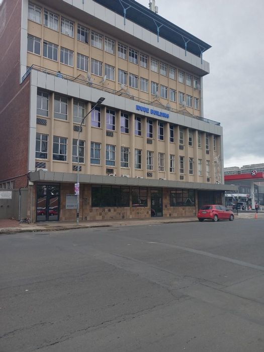 Apartment For Sale in Pietermaritzburg Central: Ideal investment near amenities and transport.