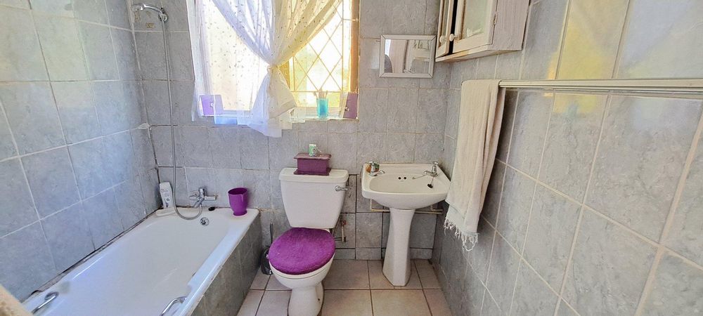 En-suite bathroom