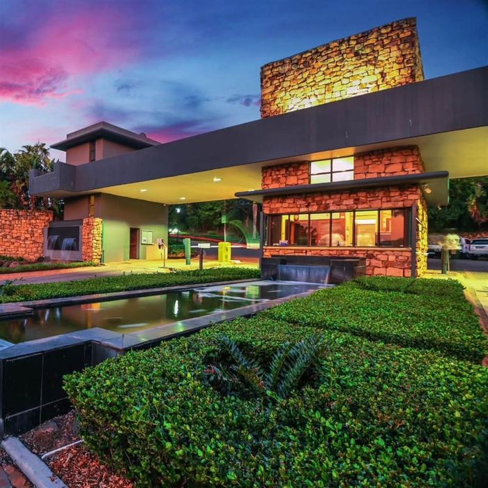 Brettenwood Coastal Estate House For Sale: 4 beds, infinity pool, family-friendly amenities.