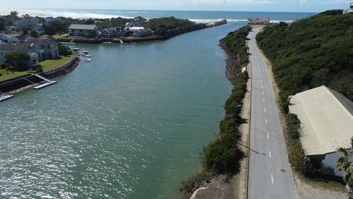 For Sale: House in Port Alfred Central with redevelopment potential, 44 bedrooms, river views.