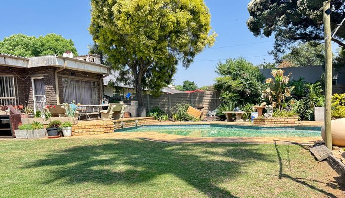 Vaalpark House For Sale: 3 Bedrooms, Pool, Flatlet, Study, Security Features.