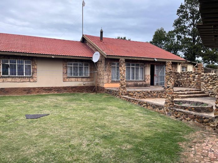 Kriel Central House For Sale: 3 bedrooms, flatlet, double garage, secure yard.