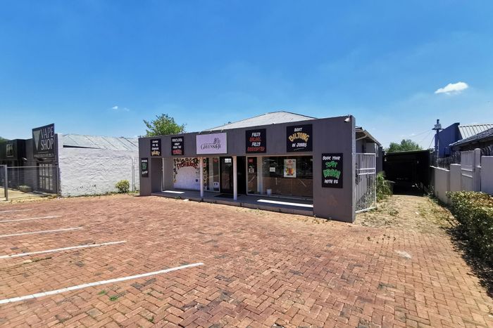 Retail space for sale in Greenside, ideal for showroom with ample parking.